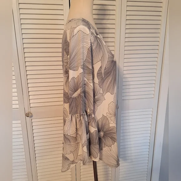 Loft Bell Sleeve Floral Blouse Top Medium - Picture 5 of 8